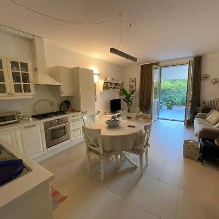Mare Blu Apartment, 체르비아