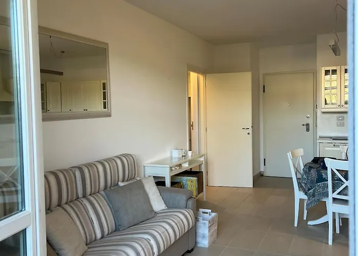 Mare Blu Apartment, 체르비아